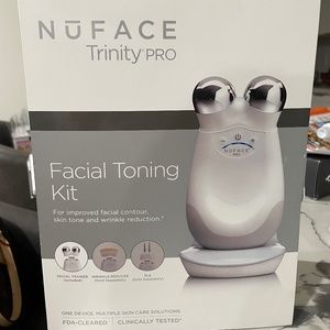 NuFace Trinity Pro Kit (NEVER USED!) Charger, instructions, Gel